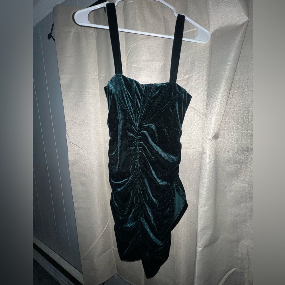 Dress - Picture 3 of 4